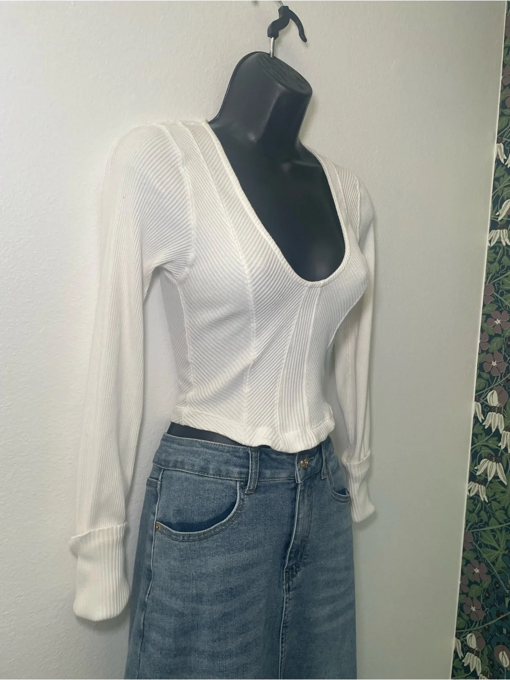 Free People White Ribbed Long Sleeve Crop Top Fitted Size M (RUNS SMALL)